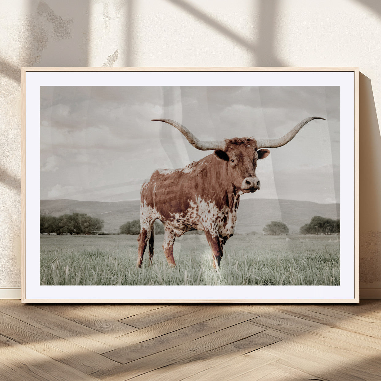 MGC-FP-36x24 - Texas Longhorn Wall Art Canvas Print, Framed Spotted Cattle Art Picture Print, Horned Bull Perfect Rustic Western Decor Artwork