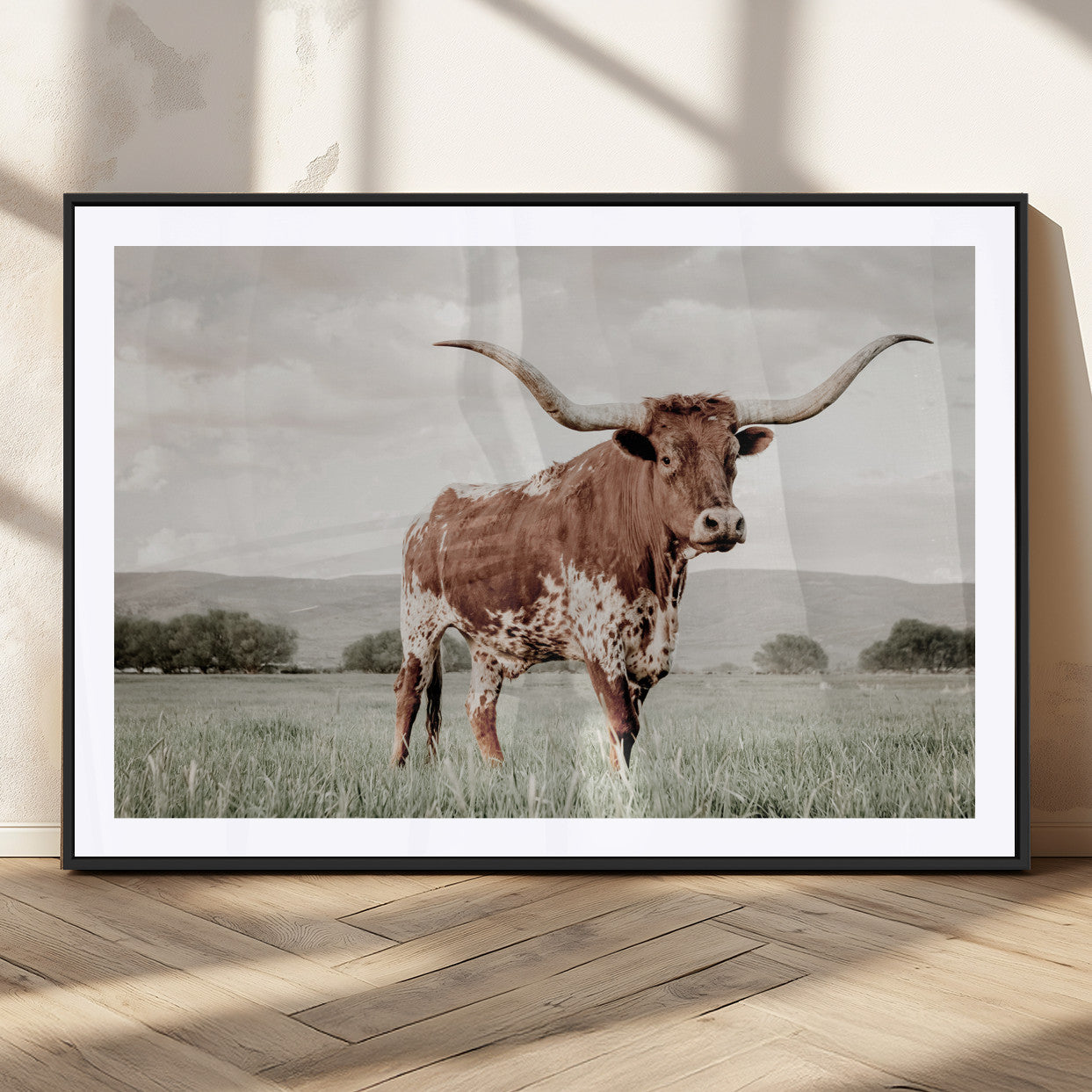 MGC-FP-36x24 - Texas Longhorn Wall Art Canvas Print, Framed Spotted Cattle Art Picture Print, Horned Bull Perfect Rustic Western Decor Artwork