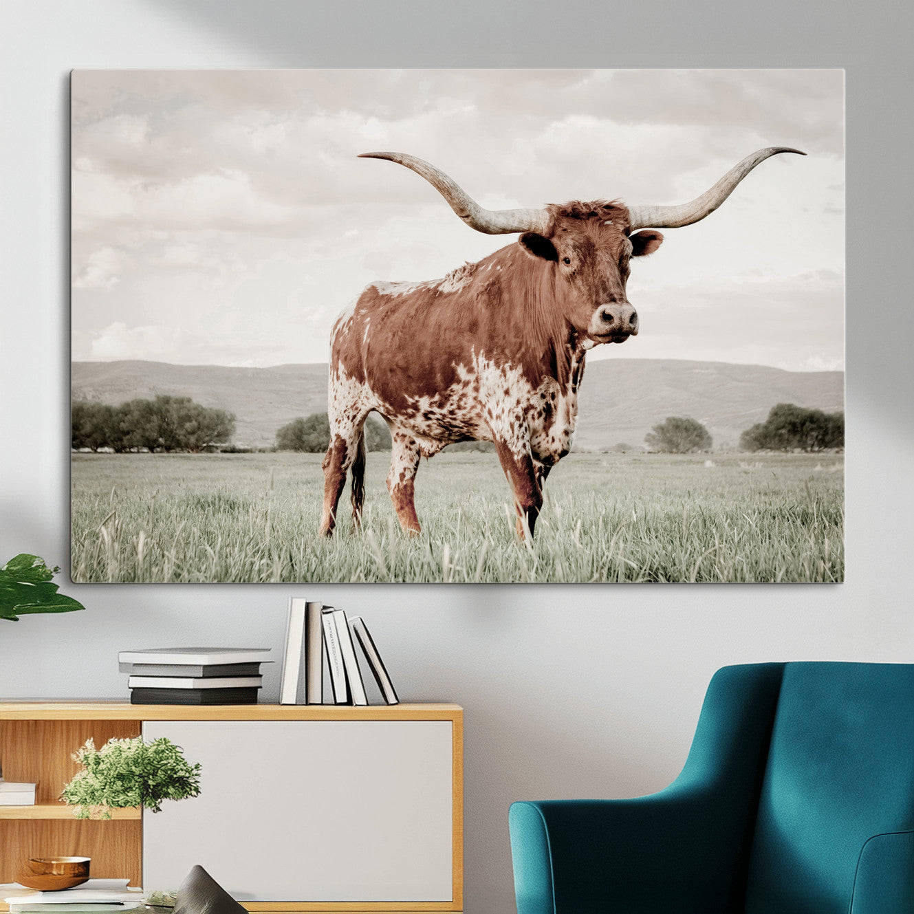 MGV-CV-36X24 - Texas Longhorn Wall Art Canvas Print, Framed Spotted Cattle Art Picture Print, Horned Bull Perfect Rustic Western Decor Artwork