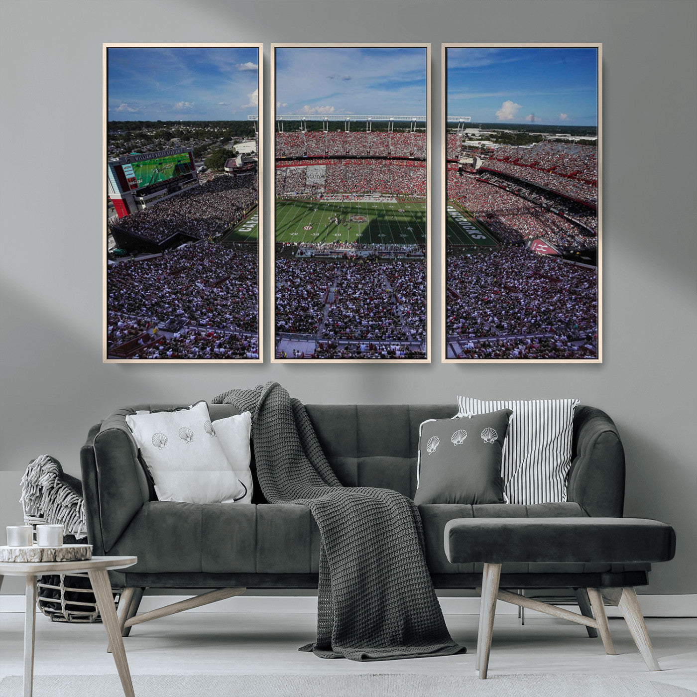 83382-MGV-CV-36X24-South Carolina Gamecocks Football Team Print - Columbia Williams-Brice Stadium Wall Art Canvas Print