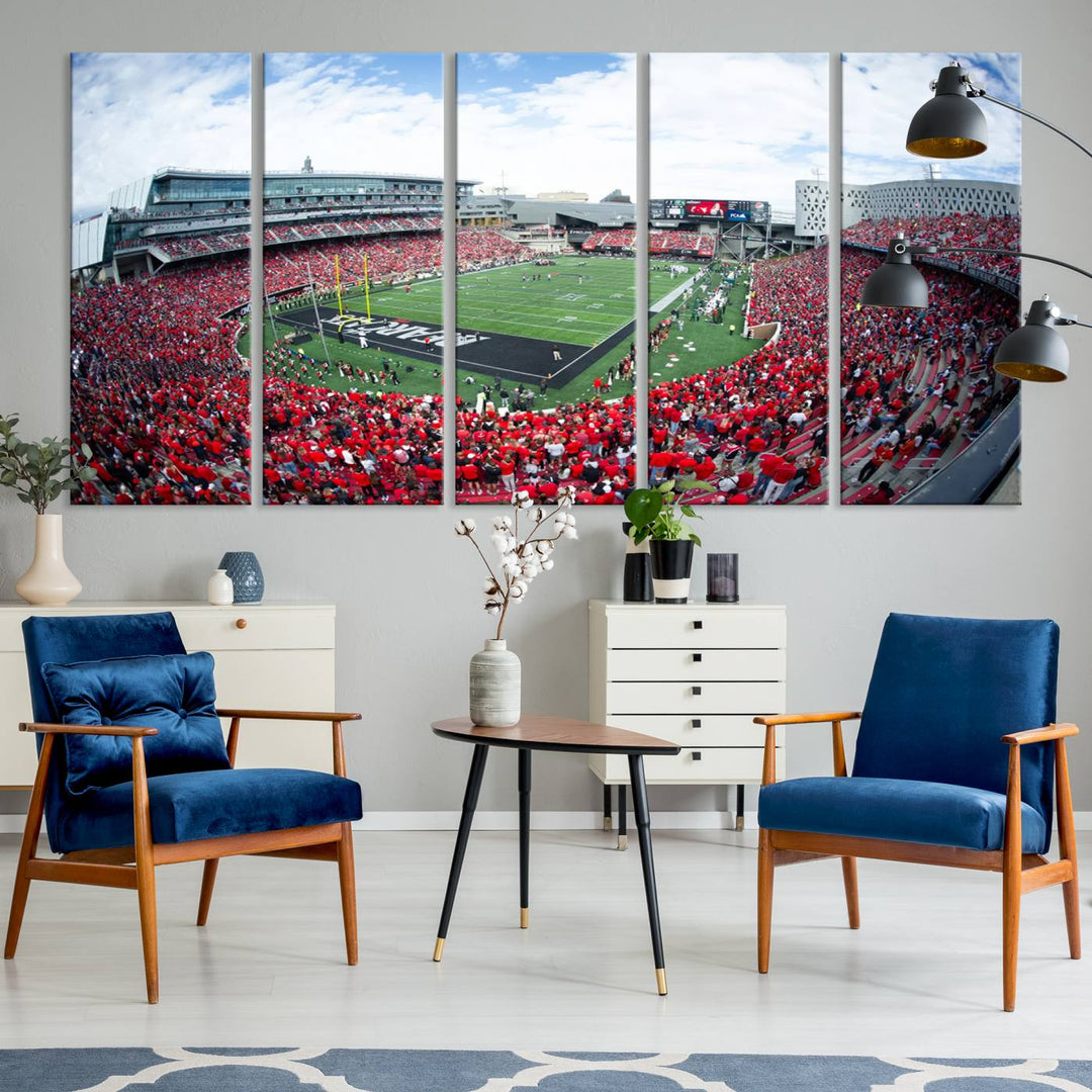 Cincinnati Bearcats Football Team Print - Nippert Stadium Wall Art Canvas Print