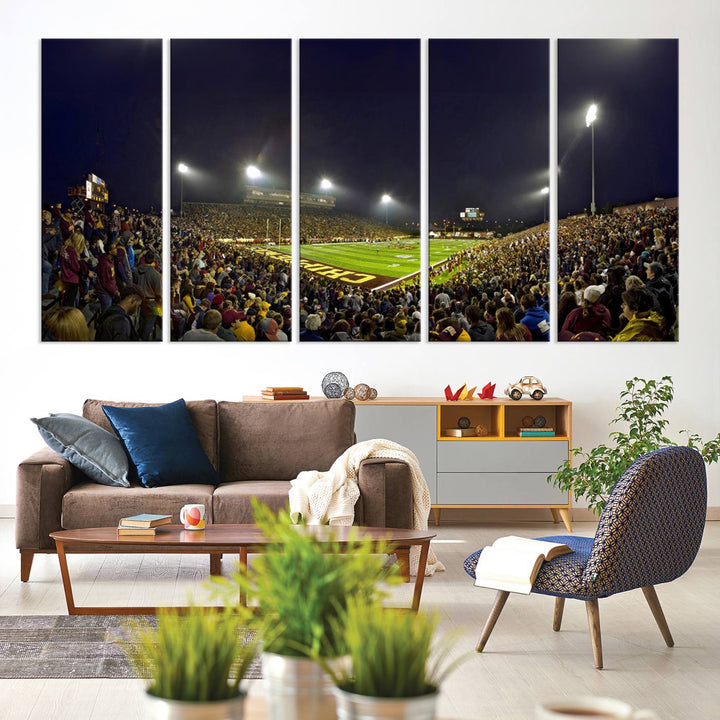 Central Michigan University Chippewas Football Team Print - Mount Pleasant Kelly/Shorts Stadium Wall Art Canvas Print