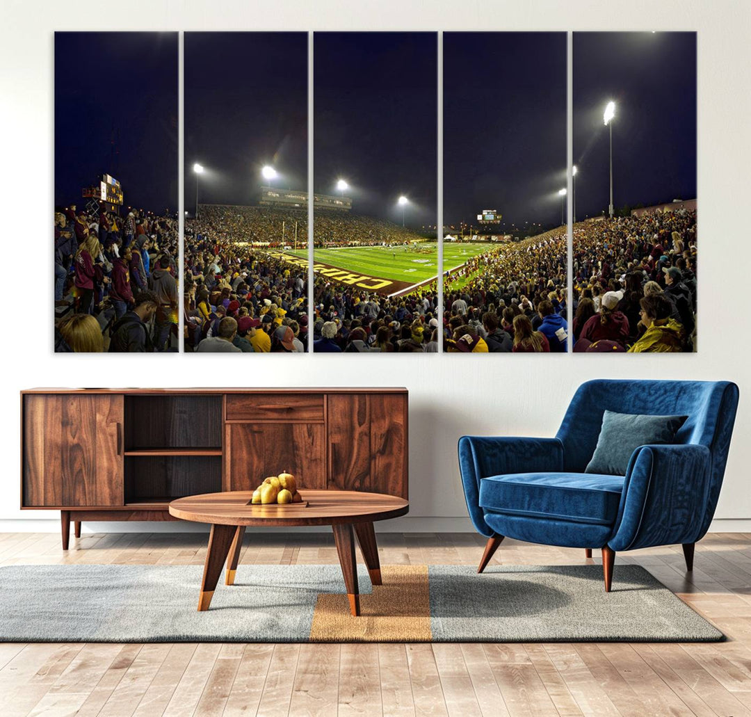 Central Michigan University Chippewas Football Team Print - Mount Pleasant Kelly/Shorts Stadium Wall Art Canvas Print