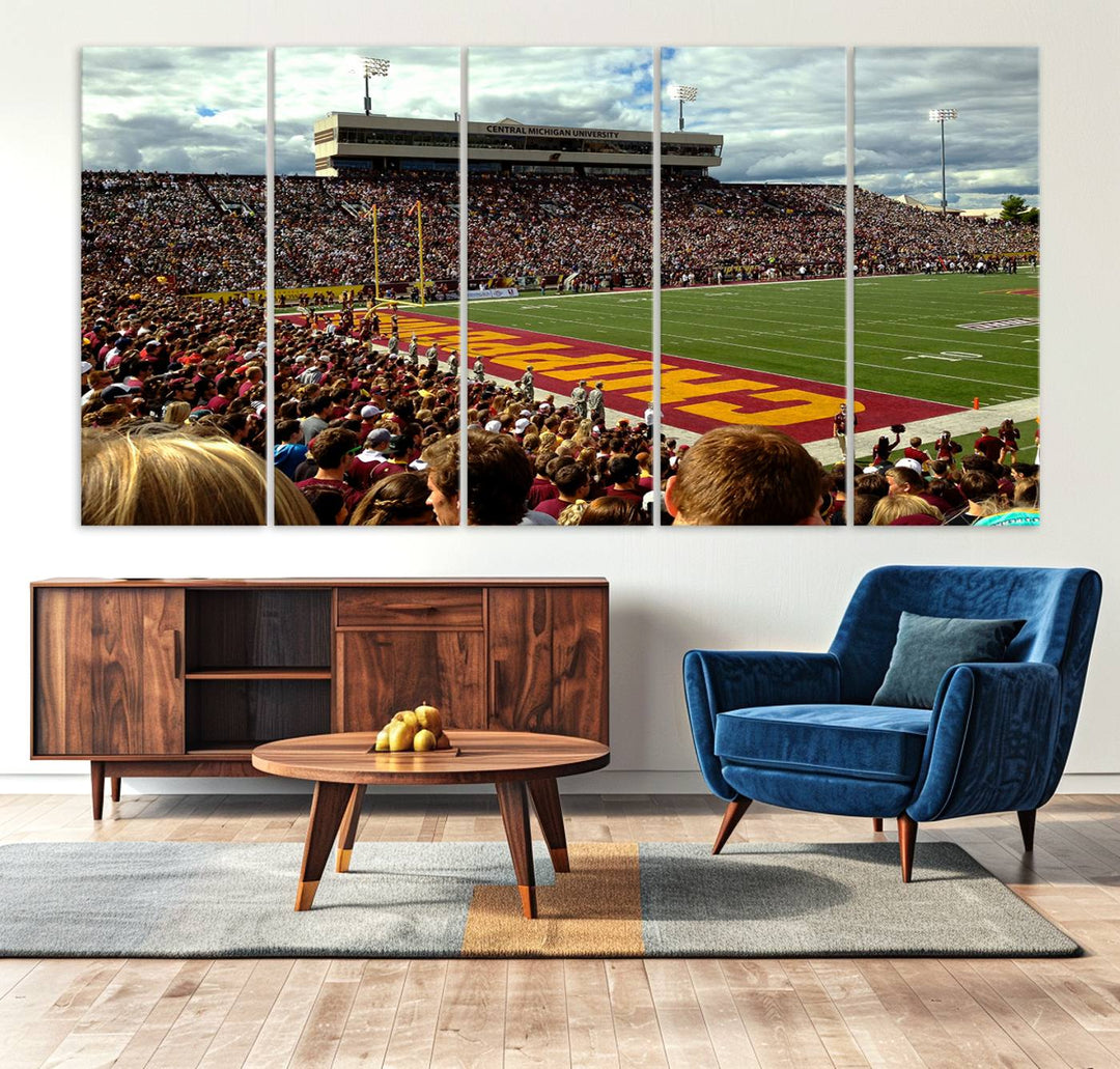 Central Michigan University Chippewas Football Team Print - Mount Pleasant Kelly/Shorts Stadium Wall Art Canvas Print