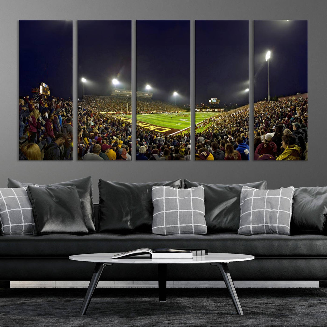 Central Michigan University Chippewas Football Team Print - Mount Pleasant Kelly/Shorts Stadium Wall Art Canvas Print