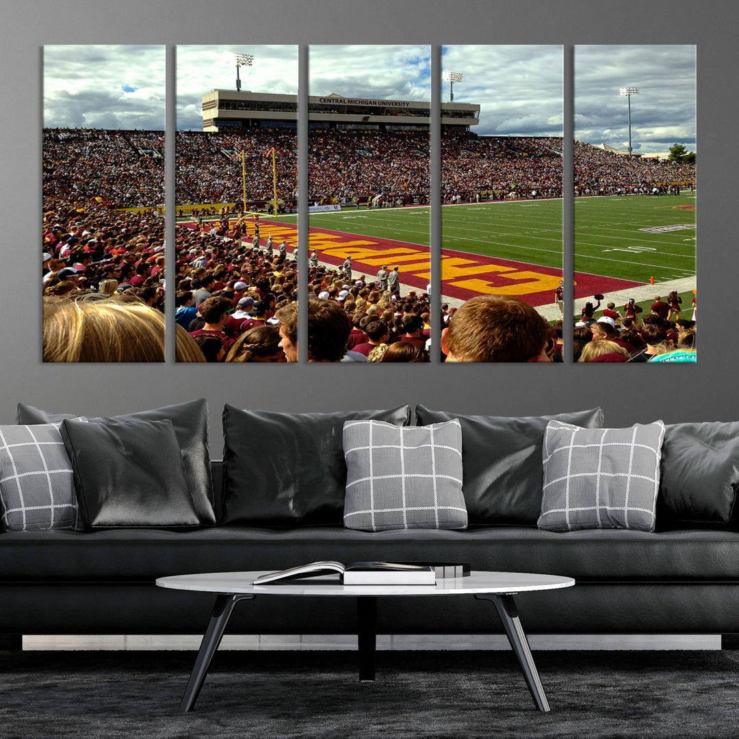 Central Michigan University Chippewas Football Team Print - Mount Pleasant Kelly/Shorts Stadium Wall Art Canvas Print