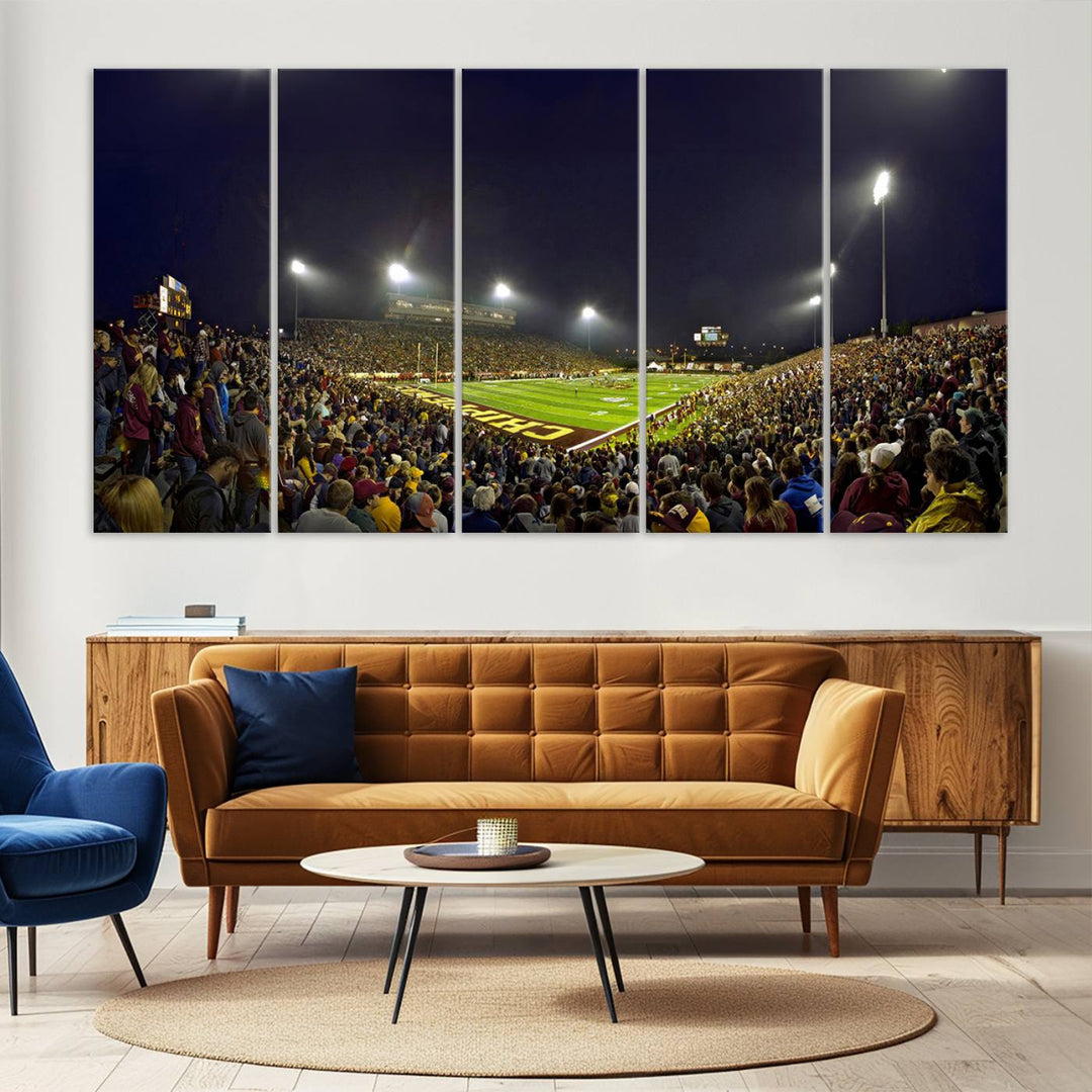 Central Michigan University Chippewas Football Team Print - Mount Pleasant Kelly/Shorts Stadium Wall Art Canvas Print