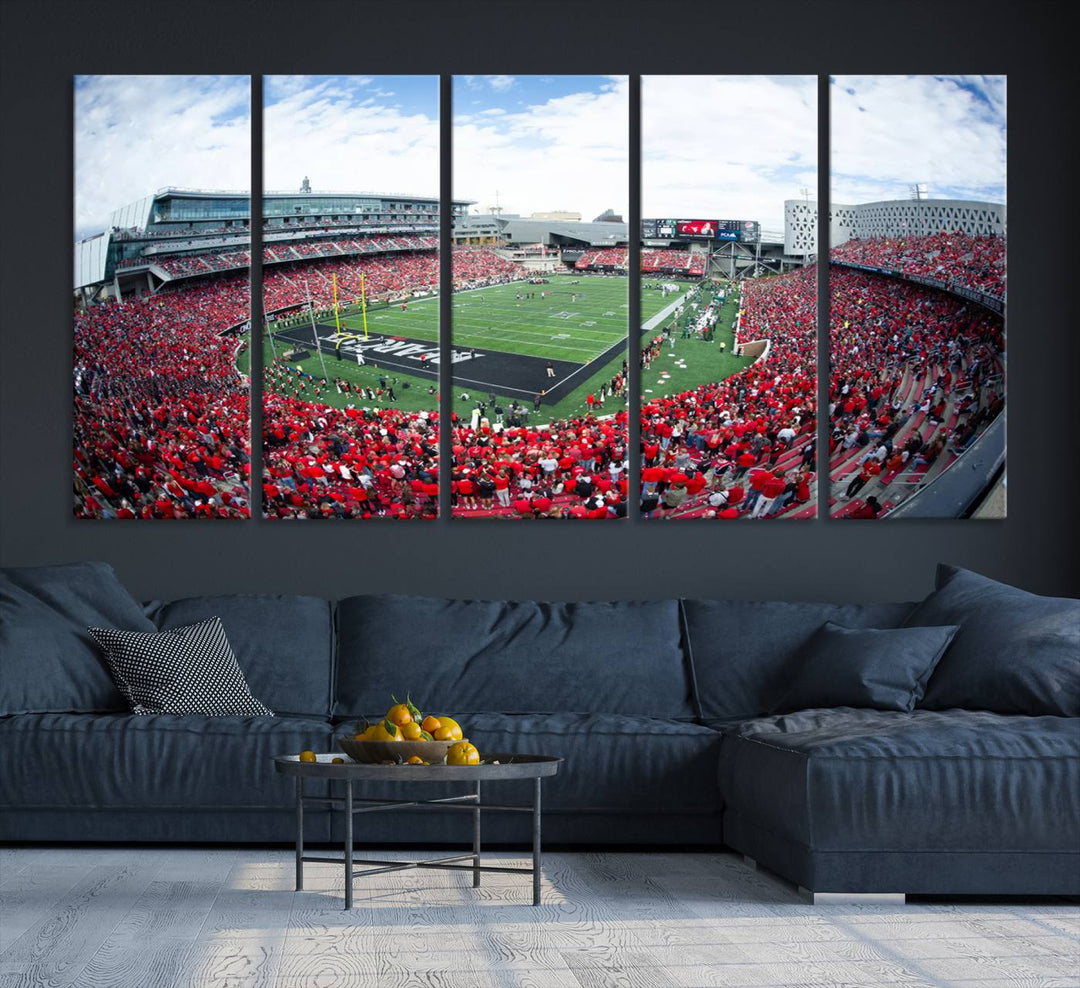 Cincinnati Bearcats Football Team Print - Nippert Stadium Wall Art Canvas Print