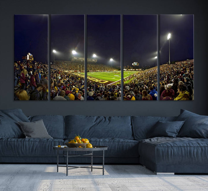 Central Michigan University Chippewas Football Team Print - Mount Pleasant Kelly/Shorts Stadium Wall Art Canvas Print