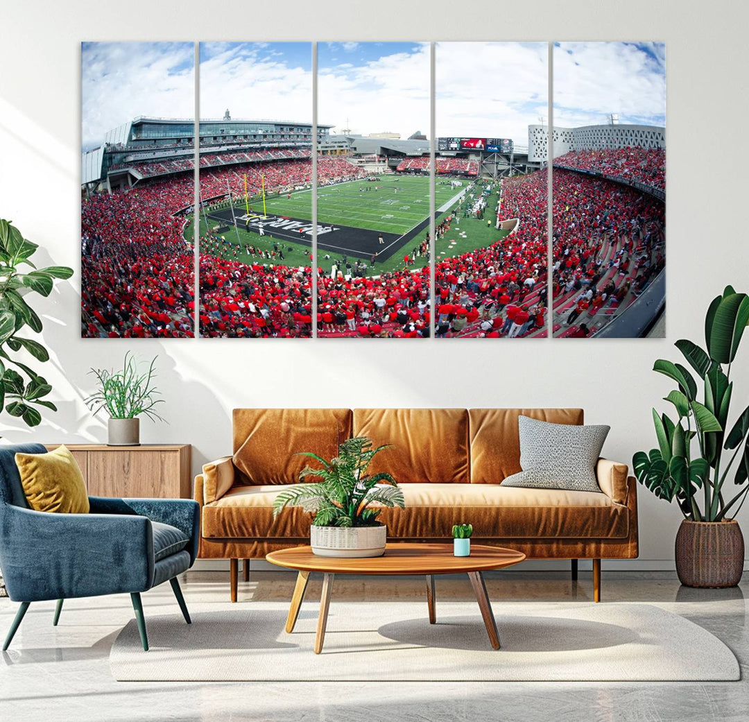 Cincinnati Bearcats Football Team Print - Nippert Stadium Wall Art Canvas Print