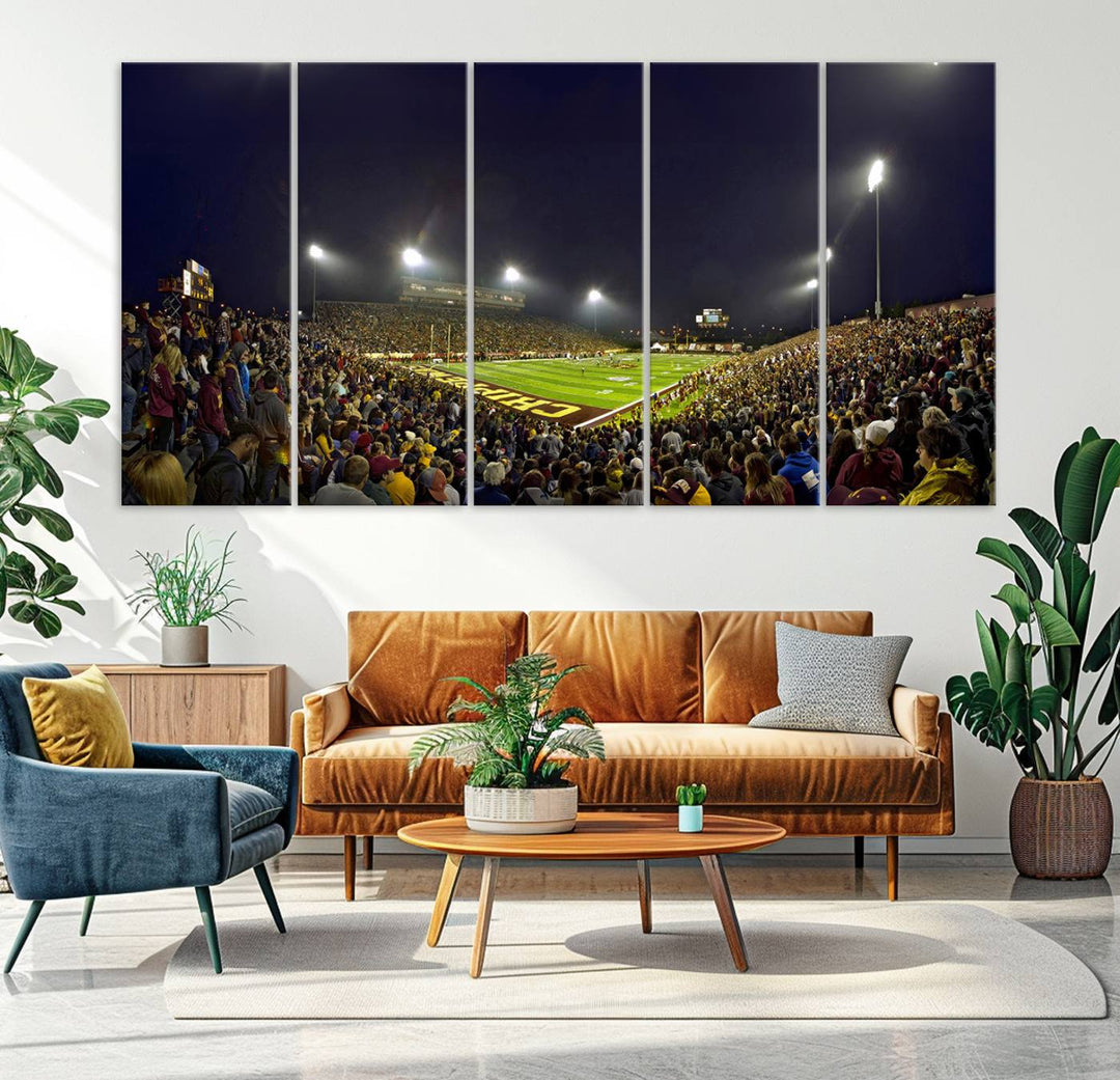 Central Michigan University Chippewas Football Team Print - Mount Pleasant Kelly/Shorts Stadium Wall Art Canvas Print