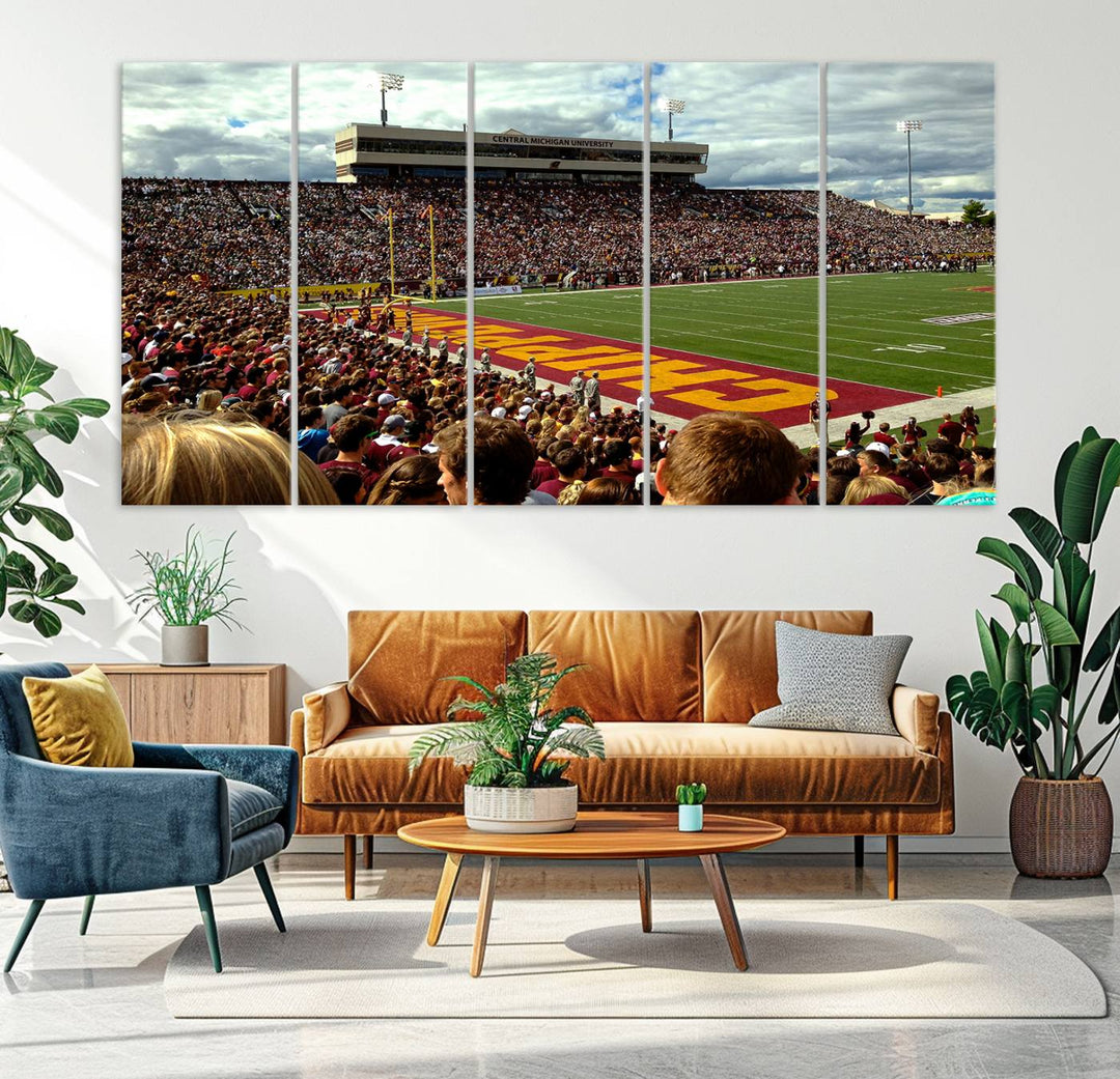 Central Michigan University Chippewas Football Team Print - Mount Pleasant Kelly/Shorts Stadium Wall Art Canvas Print