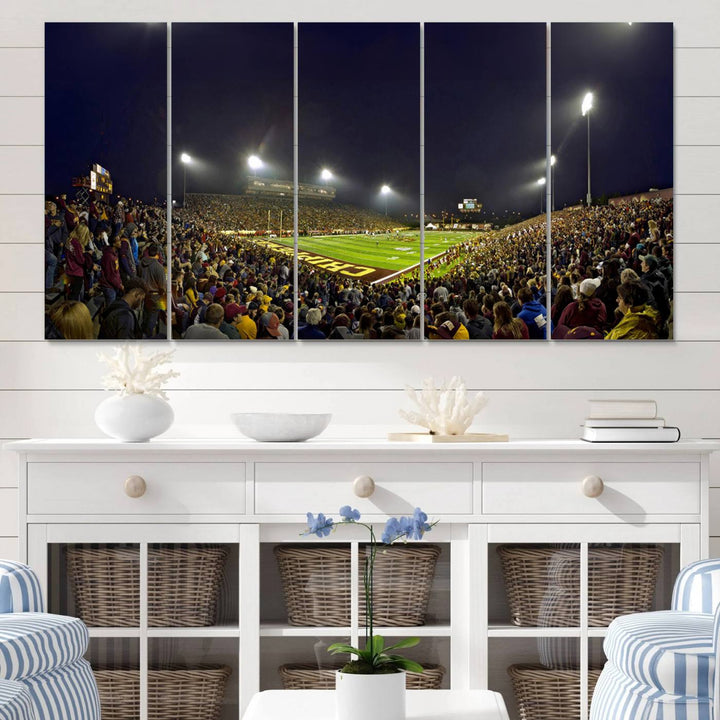 Central Michigan University Chippewas Football Team Print - Mount Pleasant Kelly/Shorts Stadium Wall Art Canvas Print