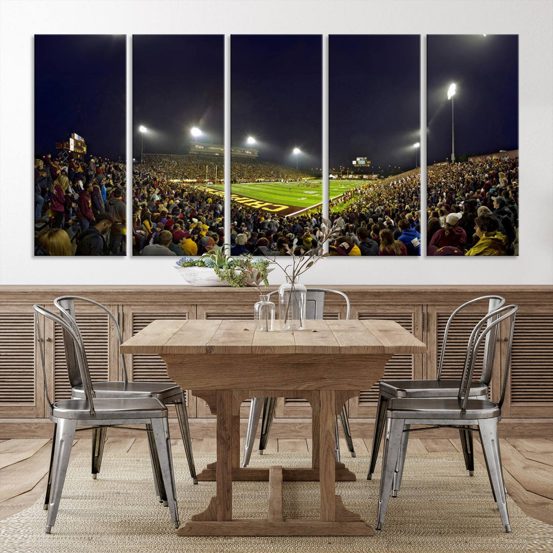 Central Michigan University Chippewas Football Team Print - Mount Pleasant Kelly/Shorts Stadium Wall Art Canvas Print