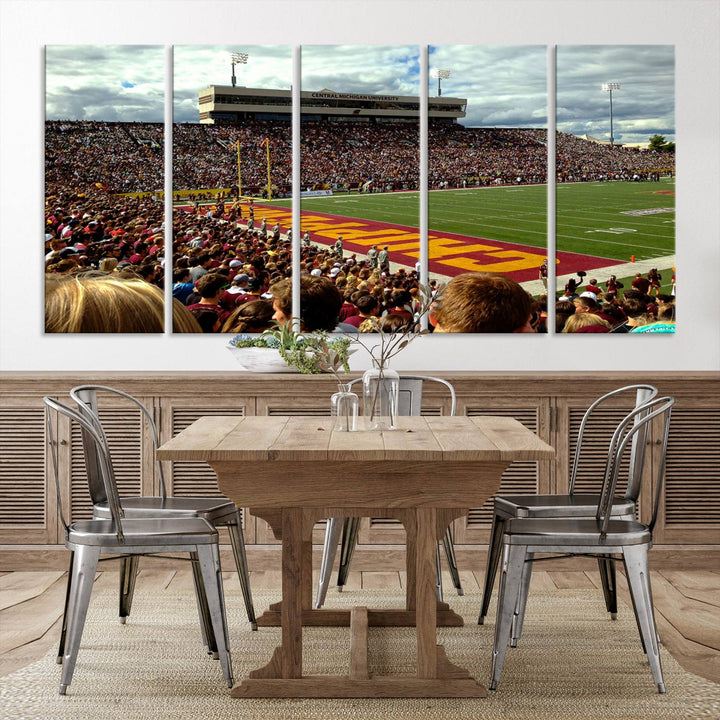 Central Michigan University Chippewas Football Team Print - Mount Pleasant Kelly/Shorts Stadium Wall Art Canvas Print