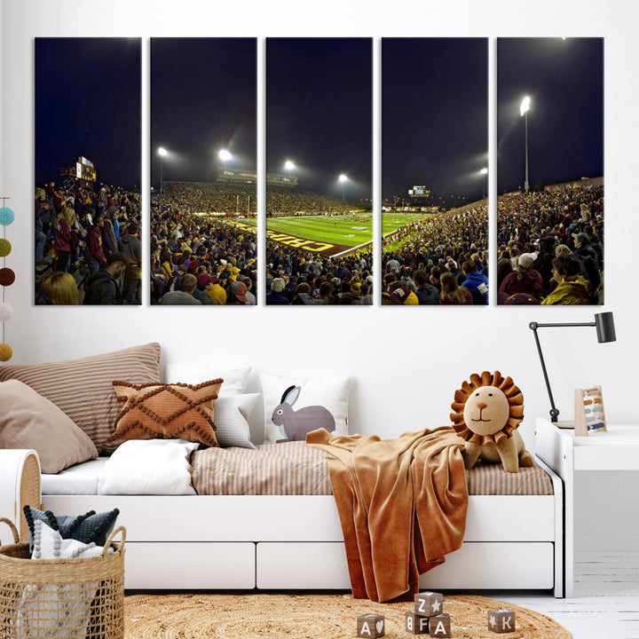 Central Michigan University Chippewas Football Team Print - Mount Pleasant Kelly/Shorts Stadium Wall Art Canvas Print