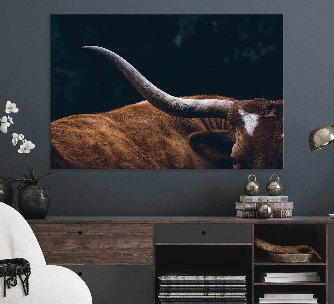 The kitchen dining area features a Texas Longhorn Bull wall art.