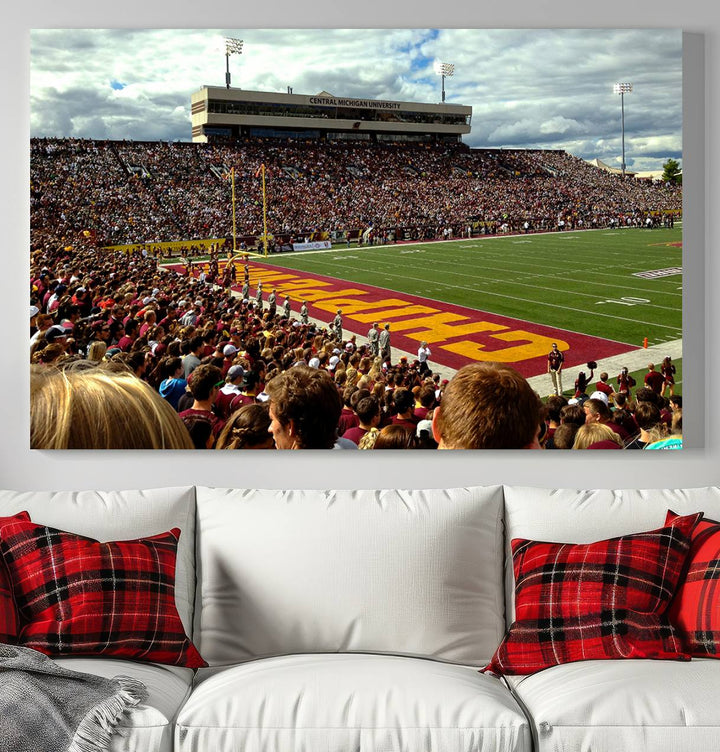 Central Michigan University Chippewas Football Team Print - Mount Pleasant Kelly/Shorts Stadium Wall Art Canvas Print