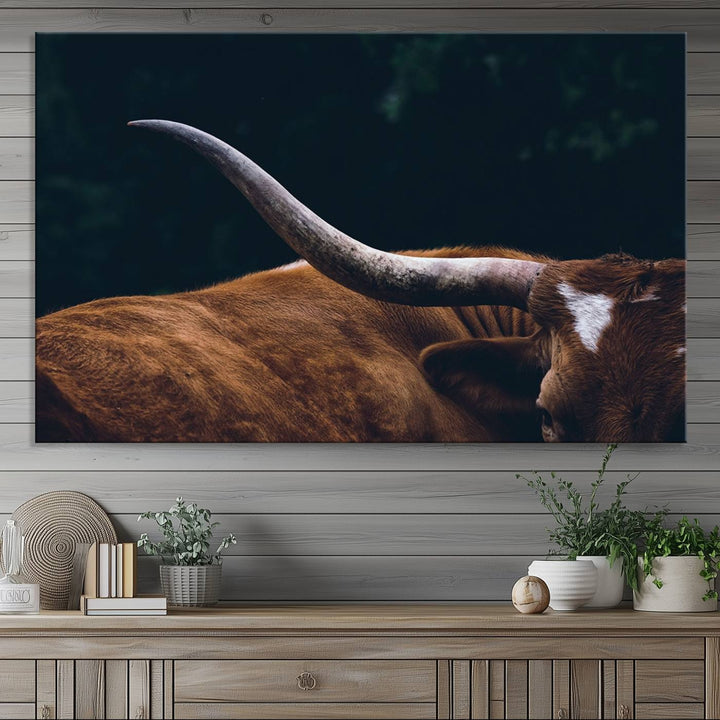 The kitchen dining area features a Texas Longhorn Bull wall art.