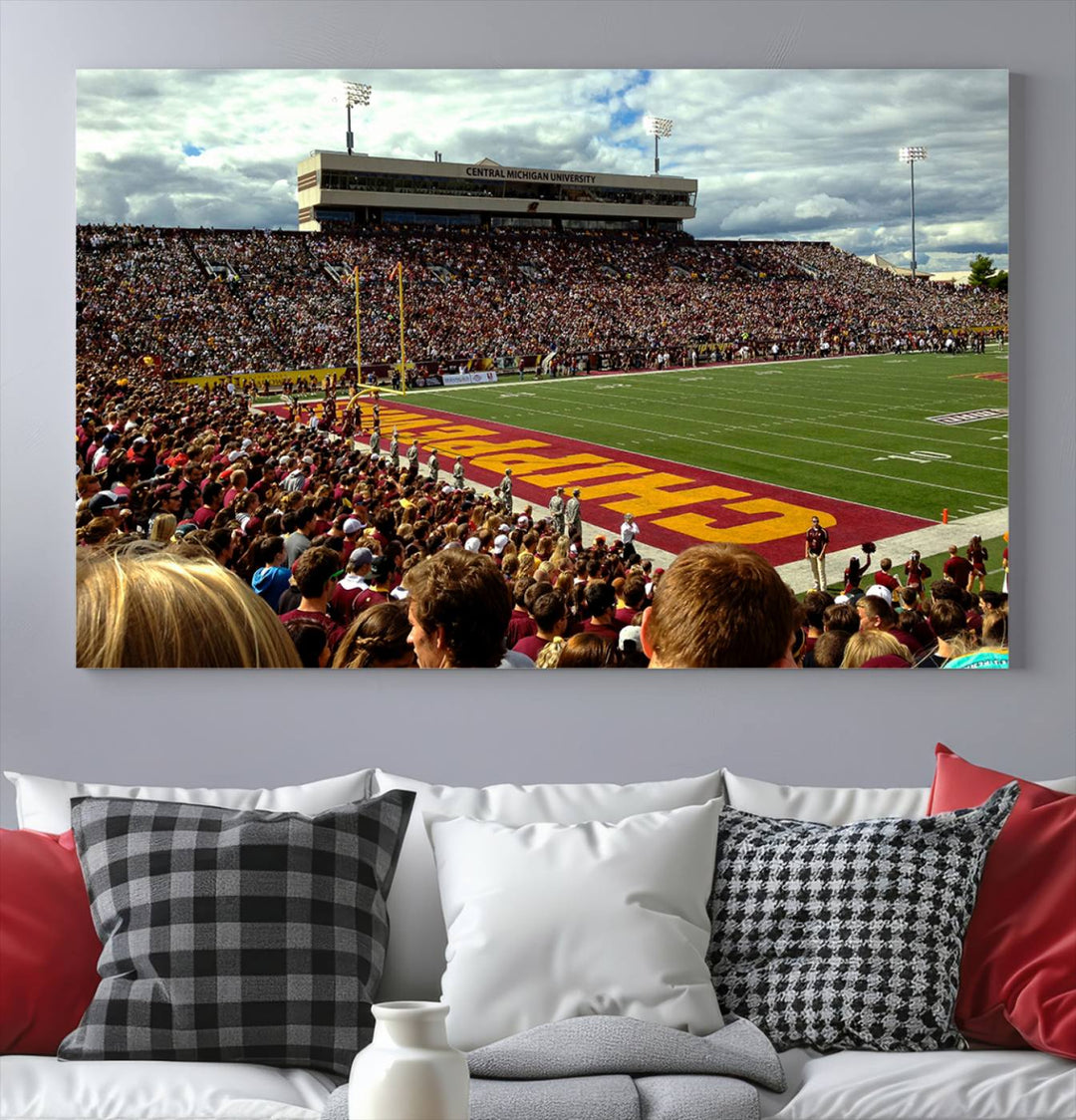 Central Michigan University Chippewas Football Team Print - Mount Pleasant Kelly/Shorts Stadium Wall Art Canvas Print