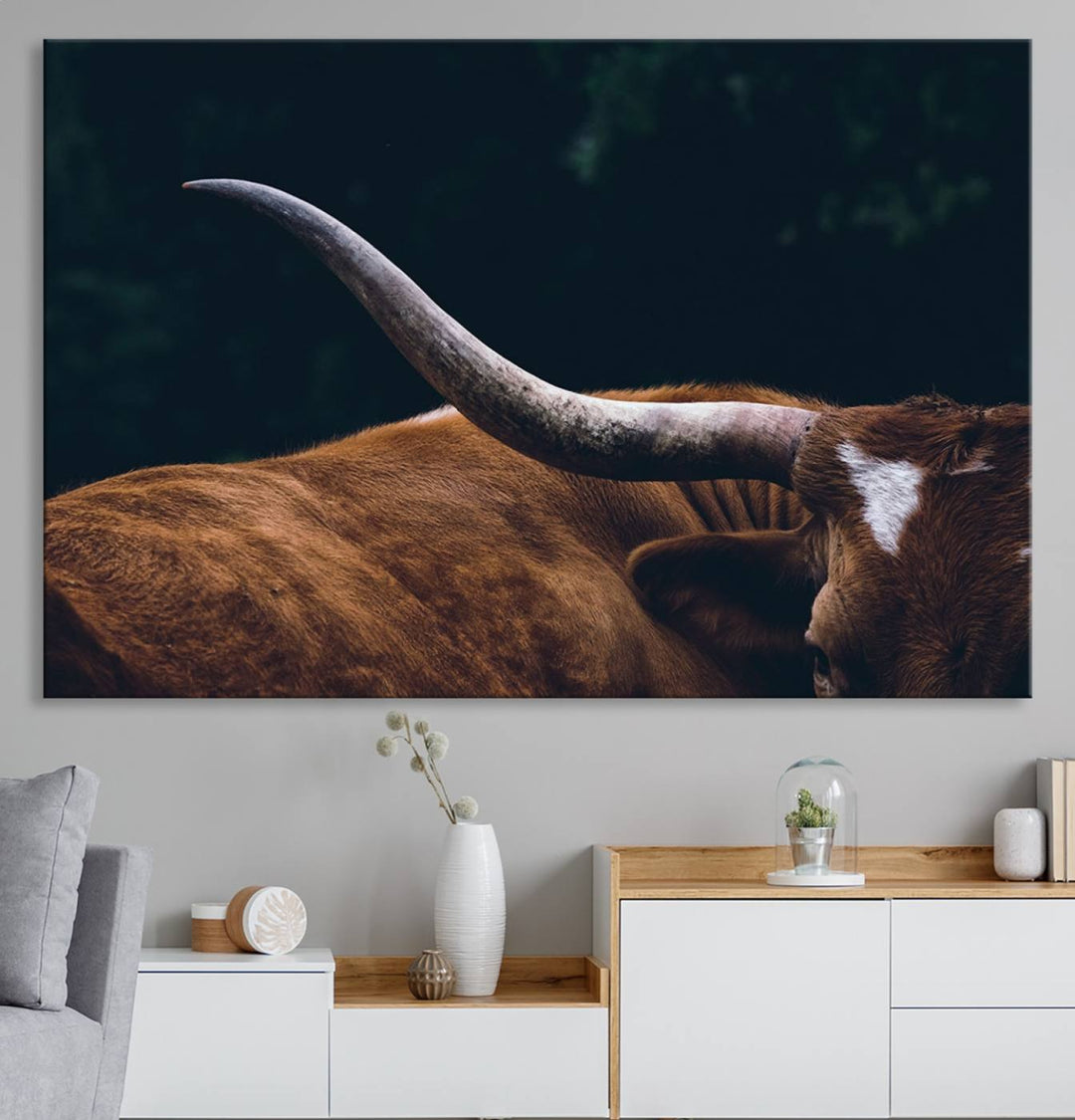 The kitchen dining area features a Texas Longhorn Bull wall art.