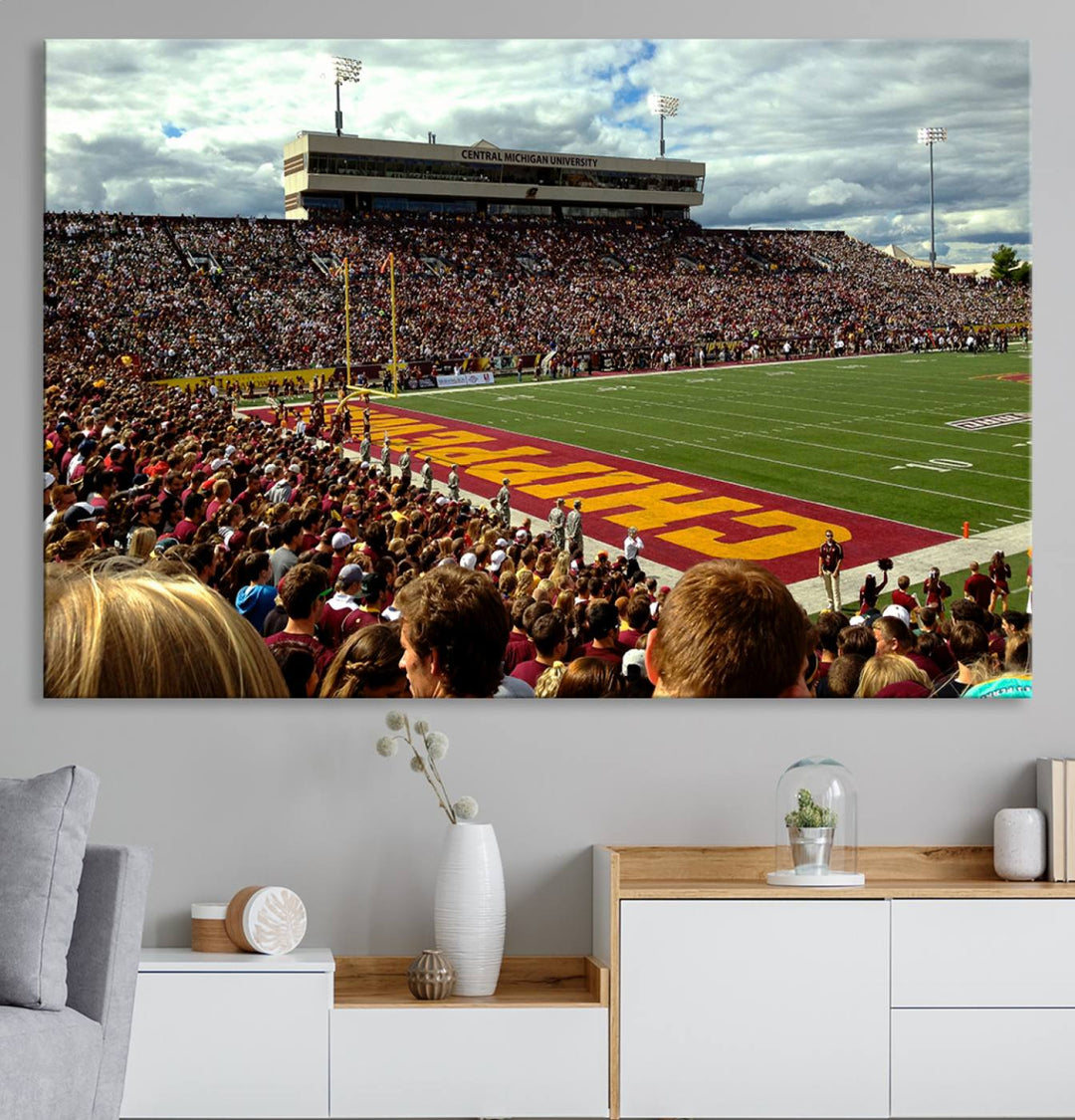 Central Michigan University Chippewas Football Team Print - Mount Pleasant Kelly/Shorts Stadium Wall Art Canvas Print