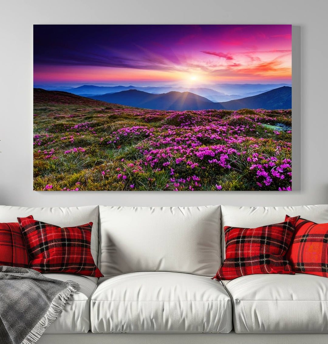 Impresión en lienzo de paisaje de arte de pared grande - Flores moradas y montañas detrás al atardecer