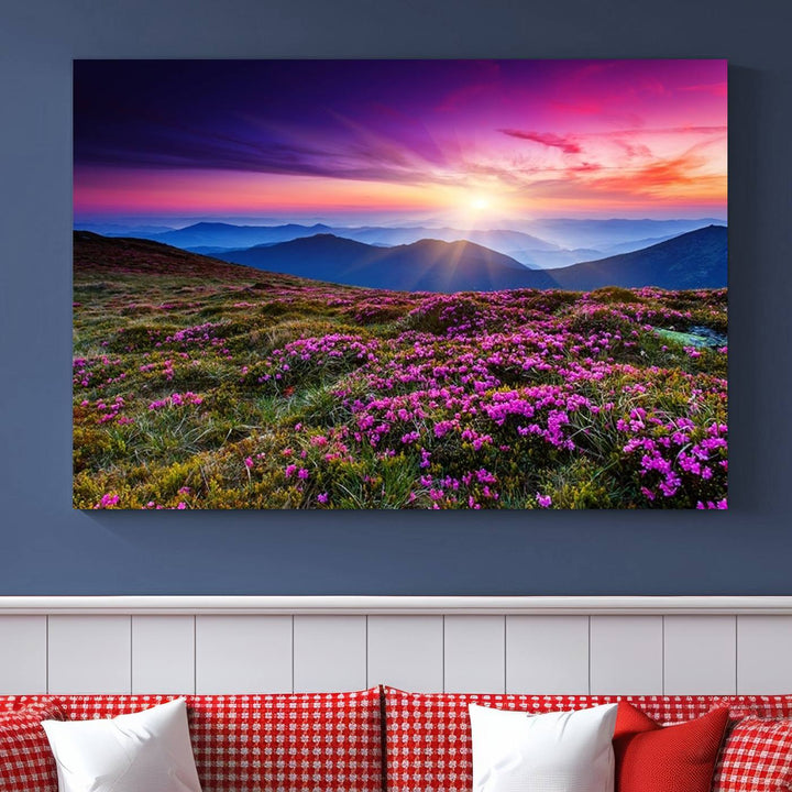 Impresión en lienzo de paisaje de arte de pared grande - Flores moradas y montañas detrás al atardecer