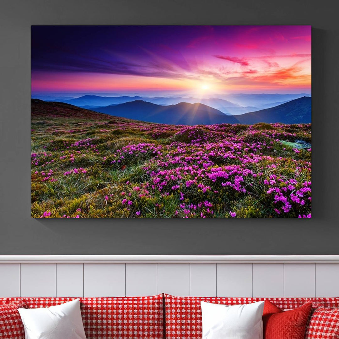 Impression sur toile de paysage d'art mural, fleurs violettes et montagnes derrière au coucher du soleil