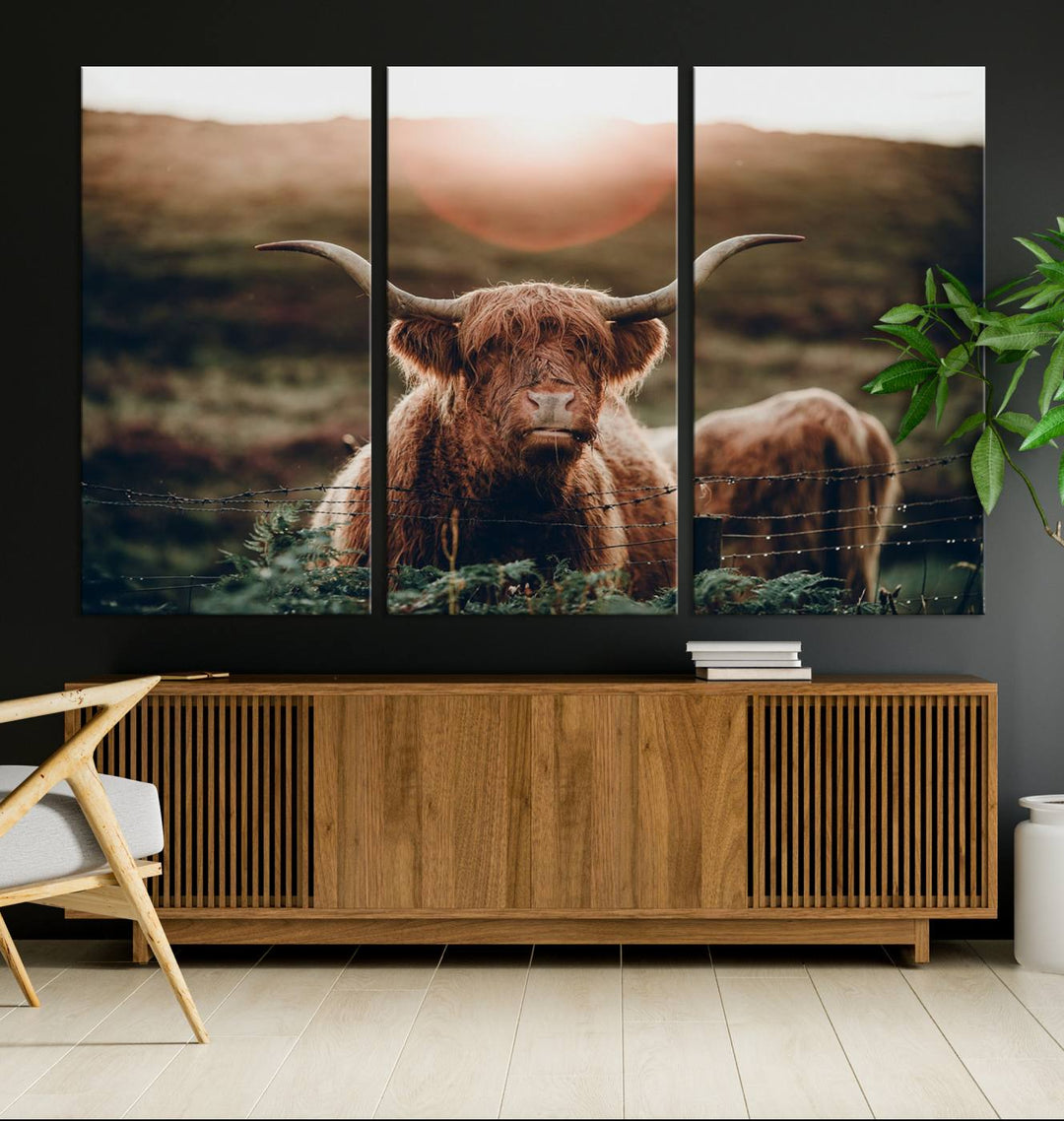 Lienzo de vaca de las tierras altas al amanecer, decoración del hogar, varios paneles, lienzo enmarcado listo para colgar, obras de arte para pared dividida, sala de estar, fotografía artística, decoración de pared