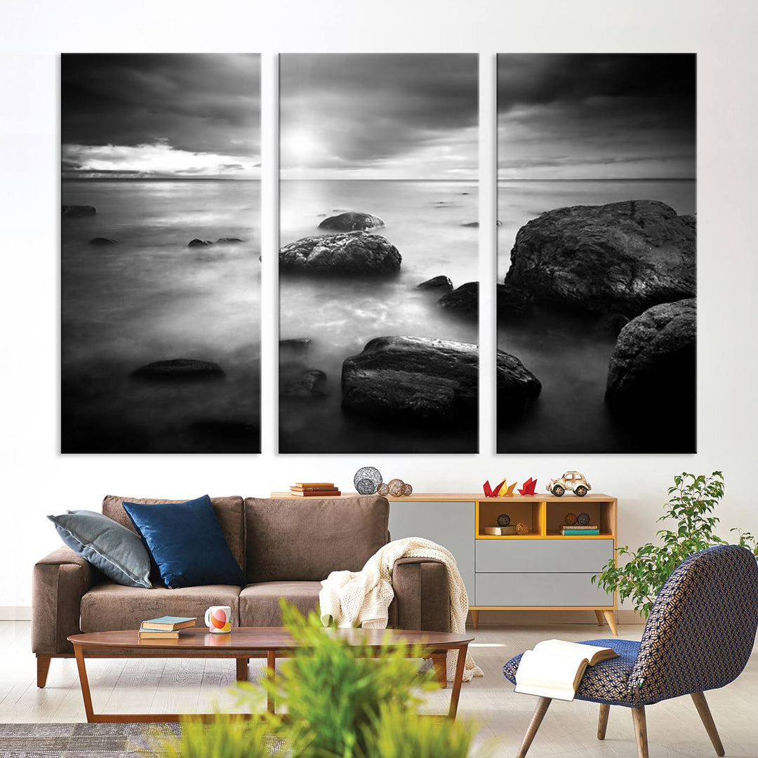 Roches noires et blanches sur le rivage Impression sur toile