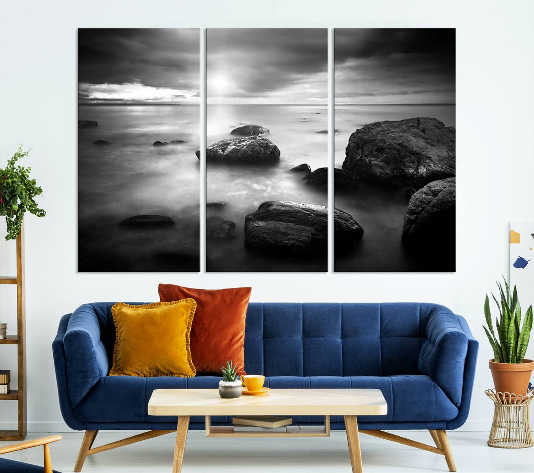 Roches noires et blanches sur le rivage Impression sur toile