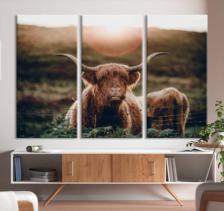 Lienzo de vaca de las tierras altas al amanecer, decoración del hogar, varios paneles, lienzo enmarcado listo para colgar, obras de arte para pared dividida, sala de estar, fotografía artística, decoración de pared