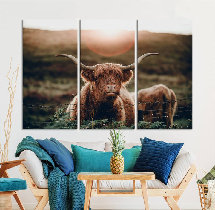 Lienzo de vaca de las tierras altas al amanecer, decoración del hogar, varios paneles, lienzo enmarcado listo para colgar, obras de arte para pared dividida, sala de estar, fotografía artística, decoración de pared