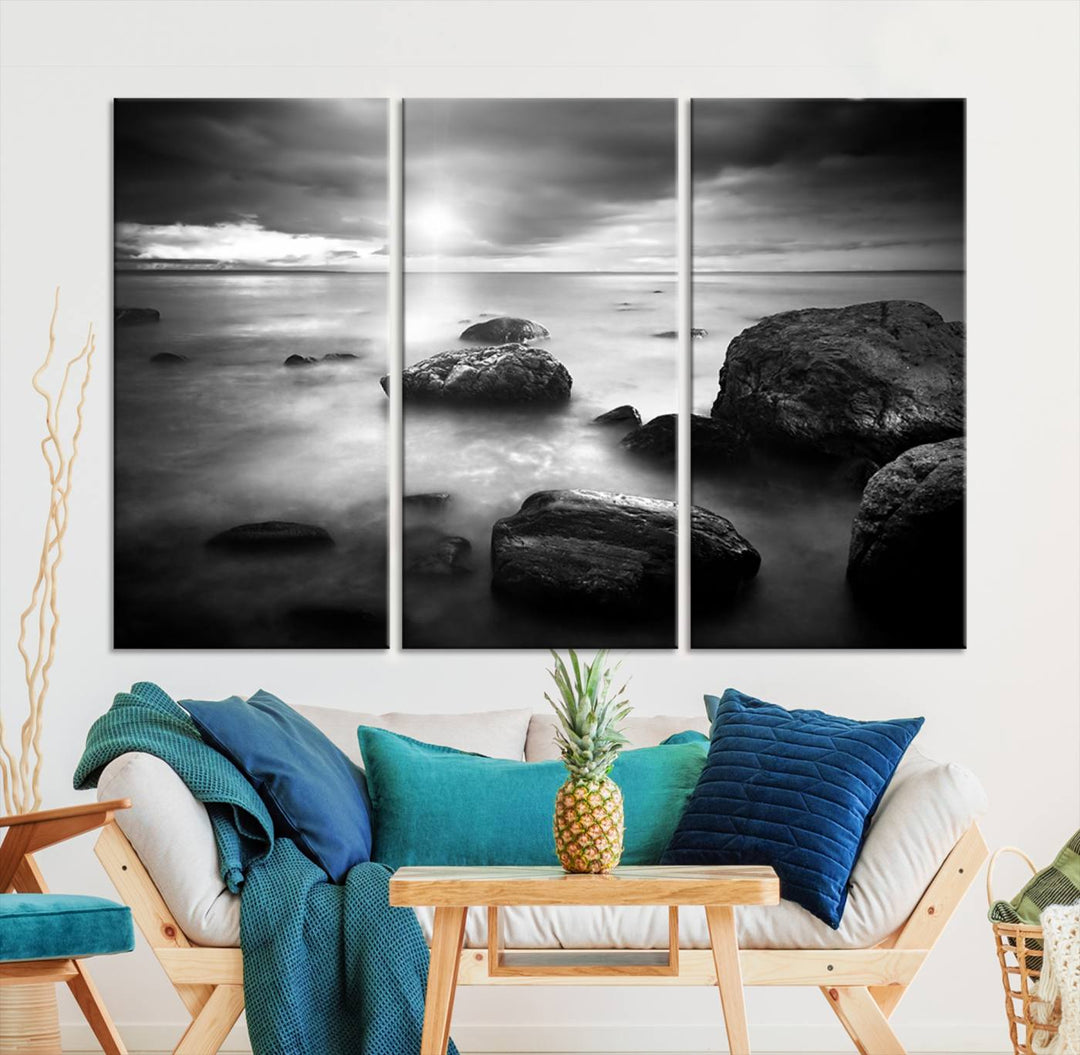 Roches noires et blanches sur le rivage Impression sur toile