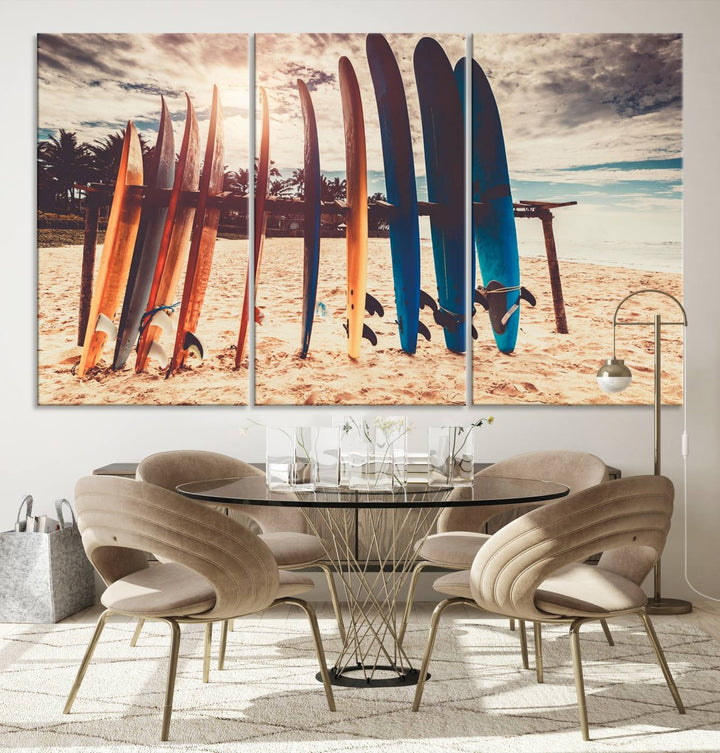 Tablas de surf coloridas y lienzo al atardecer Impresión de arte de pared Lienzo extra grande Arte deportivo inspirador Arte de lienzo de playa Arte de pared de múltiples paneles