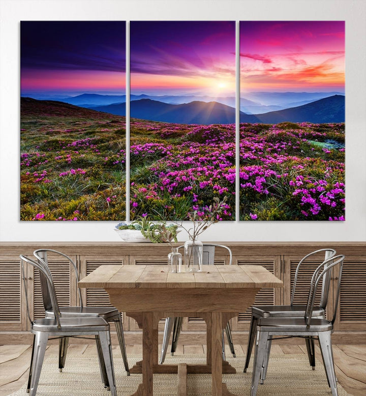 Impression sur toile de paysage d'art mural, fleurs violettes et montagnes derrière au coucher du soleil