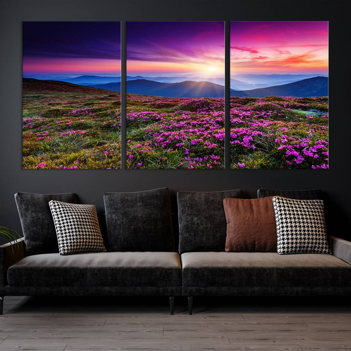 Impresión en lienzo de paisaje de arte de pared grande - Flores moradas y montañas detrás al atardecer