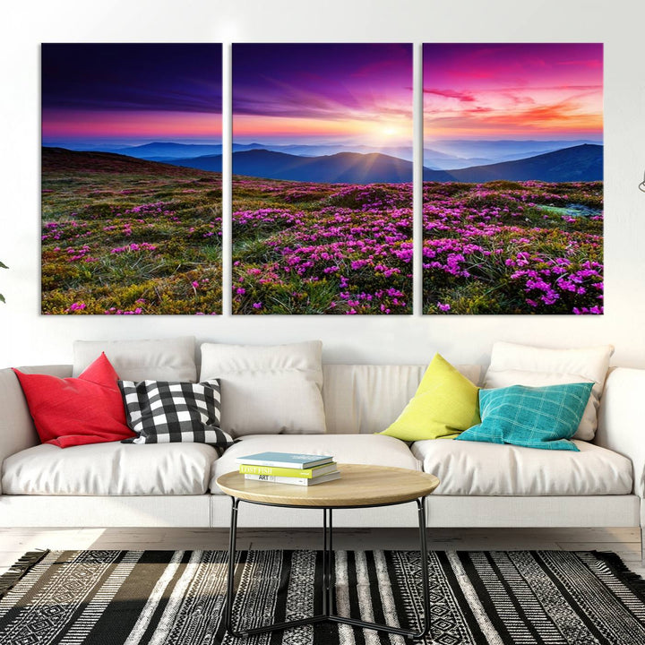 Impression sur toile de paysage d'art mural, fleurs violettes et montagnes derrière au coucher du soleil