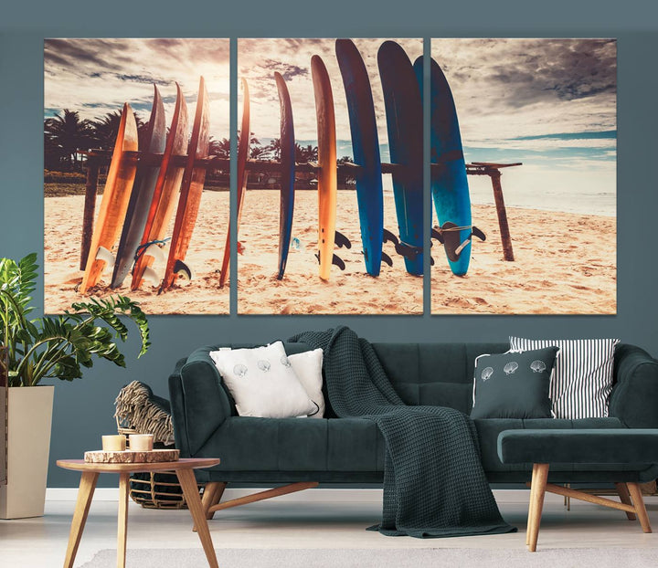 Tablas de surf coloridas y lienzo al atardecer Impresión de arte de pared Lienzo extra grande Arte deportivo inspirador Arte de lienzo de playa Arte de pared de múltiples paneles