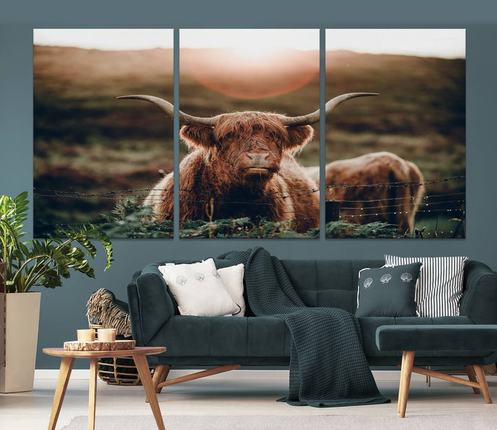 Lienzo de vaca de las tierras altas al amanecer, decoración del hogar, varios paneles, lienzo enmarcado listo para colgar, obras de arte para pared dividida, sala de estar, fotografía artística, decoración de pared