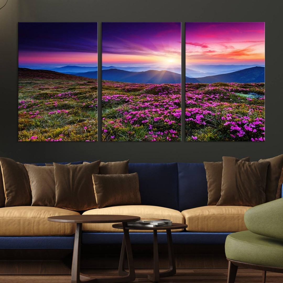 Impresión en lienzo de paisaje de arte de pared grande - Flores moradas y montañas detrás al atardecer