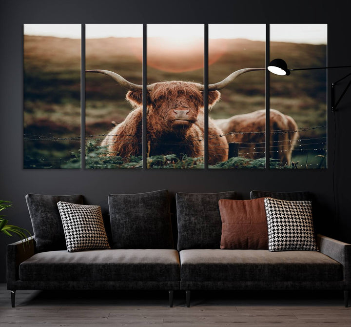 Lienzo de vaca de las tierras altas al amanecer, decoración del hogar, varios paneles, lienzo enmarcado listo para colgar, obras de arte para pared dividida, sala de estar, fotografía artística, decoración de pared