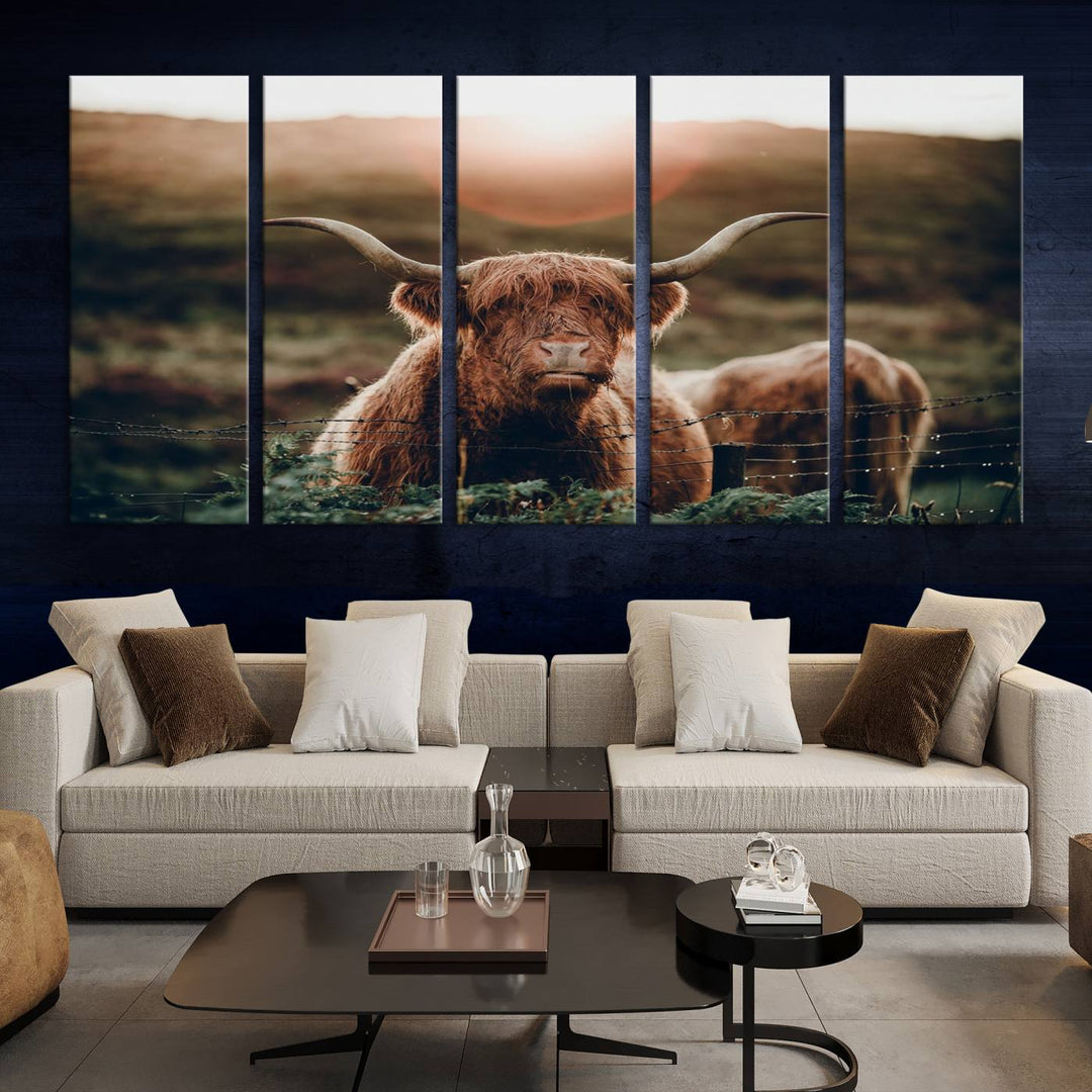 Lienzo de vaca de las tierras altas al amanecer, decoración del hogar, varios paneles, lienzo enmarcado listo para colgar, obras de arte para pared dividida, sala de estar, fotografía artística, decoración de pared