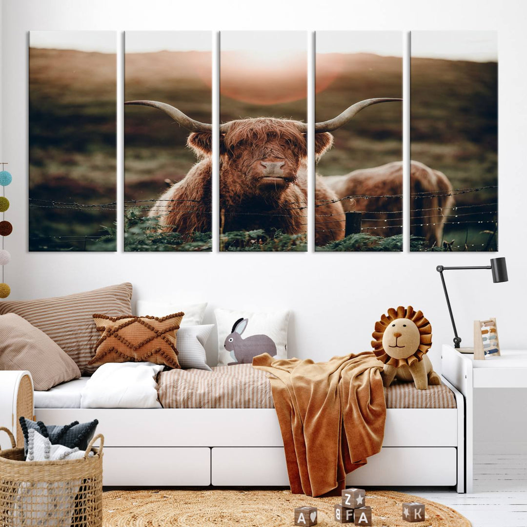 Lienzo de vaca de las tierras altas al amanecer, decoración del hogar, varios paneles, lienzo enmarcado listo para colgar, obras de arte para pared dividida, sala de estar, fotografía artística, decoración de pared