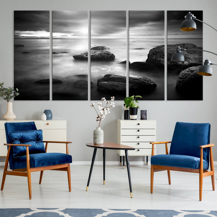 Roches noires et blanches sur le rivage Impression sur toile