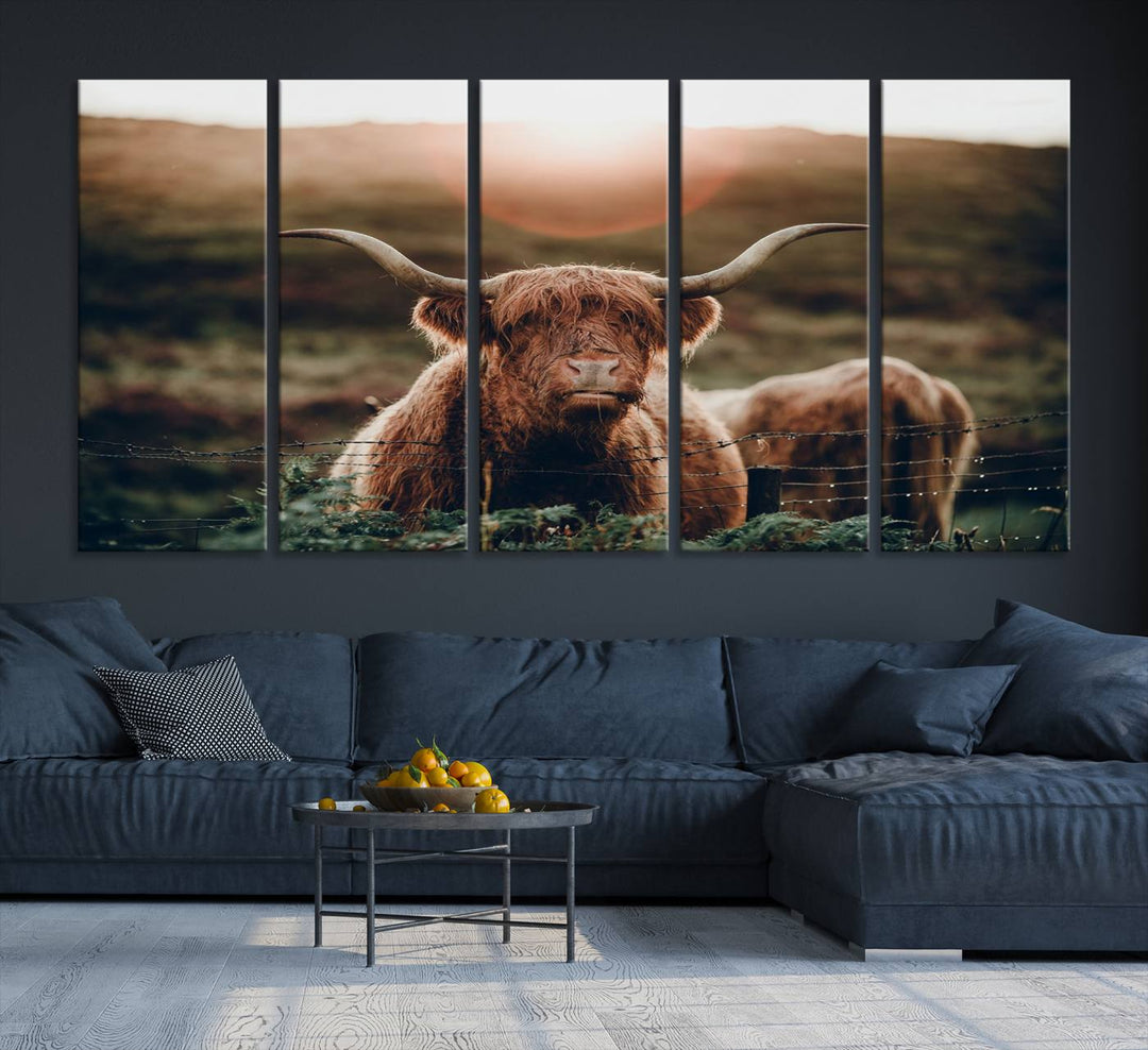 Lienzo de vaca de las tierras altas al amanecer, decoración del hogar, varios paneles, lienzo enmarcado listo para colgar, obras de arte para pared dividida, sala de estar, fotografía artística, decoración de pared