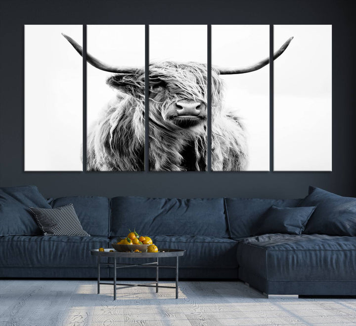 Lienzo de vaca de las Tierras Altas, arte de pared, decoración de granja, vaca, impresión en blanco y negro, decoración de pared rústica, pintura de animales, pared de vaca escocesa