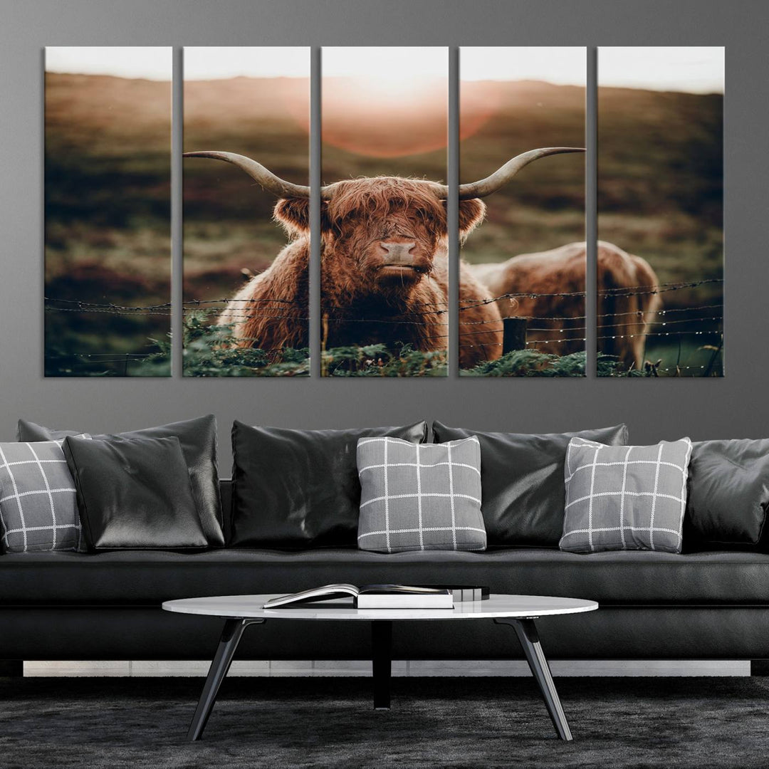 Lienzo de vaca de las tierras altas al amanecer, decoración del hogar, varios paneles, lienzo enmarcado listo para colgar, obras de arte para pared dividida, sala de estar, fotografía artística, decoración de pared