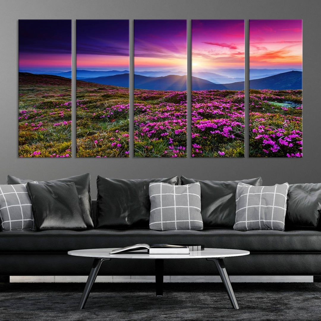 Impresión en lienzo de paisaje de arte de pared grande - Flores moradas y montañas detrás al atardecer